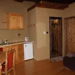 Eco Village Under The Cliffs 펜션 Ilindentsi