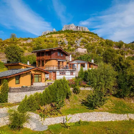 Eco Village Under The Cliffs