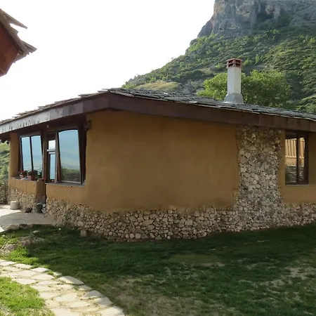 Eco Village Under The Cliffs