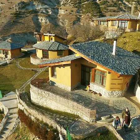 Eco Village Under The Cliffs