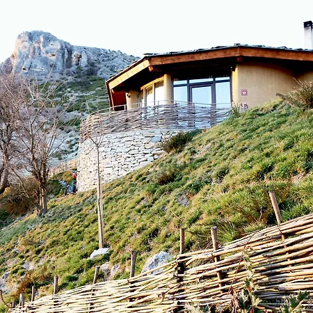 Eco Village Under The Cliffs *