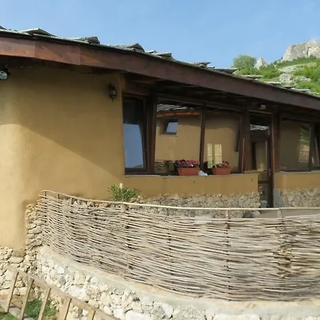 Eco Village Under The Cliffs Casa de Férias Ilindentsi