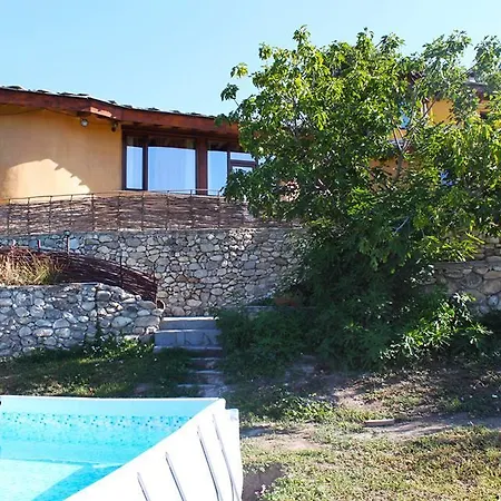 Eco Village Under The Cliffs *