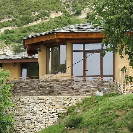Eco Village Under The Cliffs Casa de Férias Ilindentsi