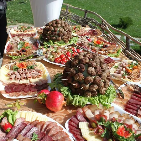 Eco Village Under The Cliffs *