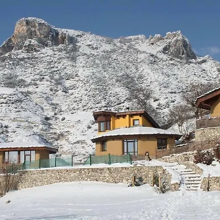 Eco Village Under The Cliffs *