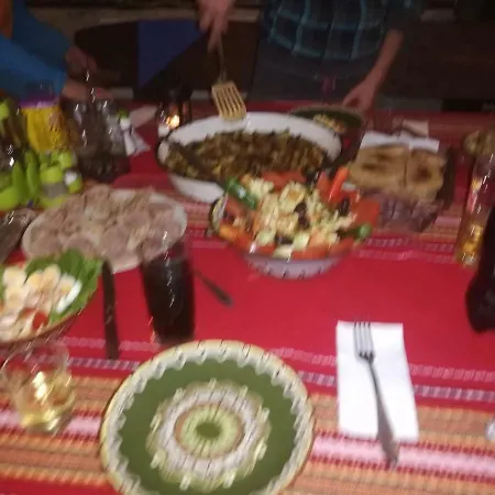 Semesterbostad Eco Village Under The Cliffs Ilindentsi