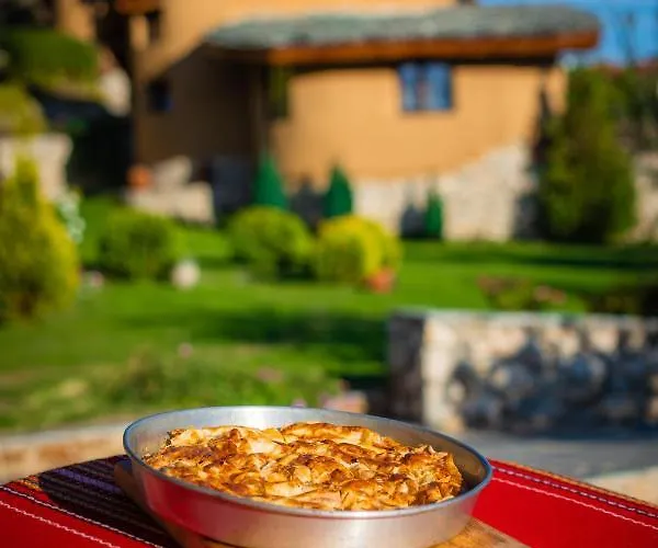 еко селище под скалите Илинденци