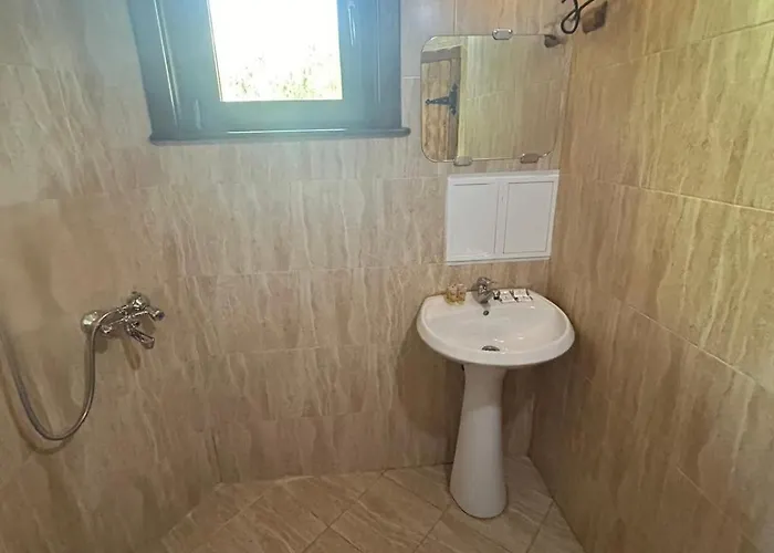 Eco Village Under The Cliffs * Ilindentsi