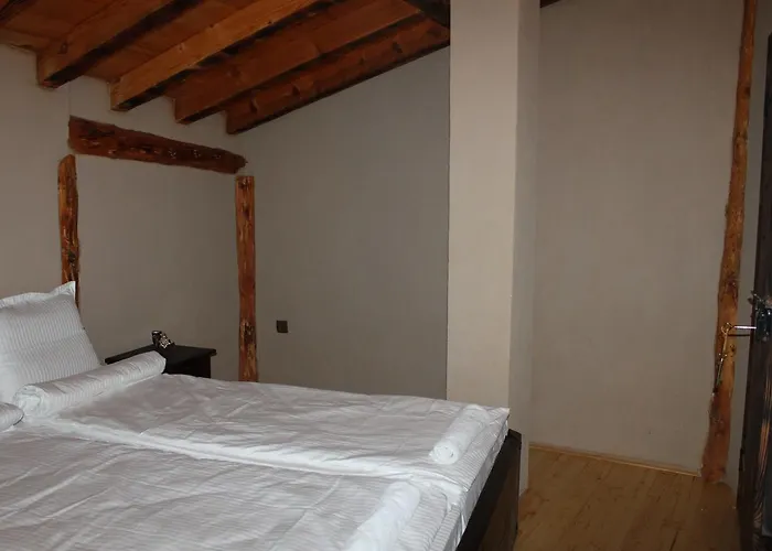 Eco Village Under The Cliffs