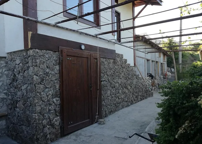 Ваканционна къща еко селище под скалите *