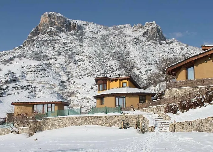 Eco Village Under The Cliffs *